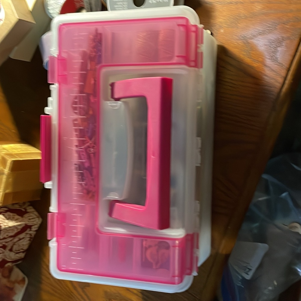 Craft set for girls. Comes full and complete for young girls.